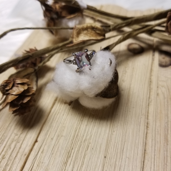 Exquisite Silver Plated Princess cut ring - Picture 9 of 14